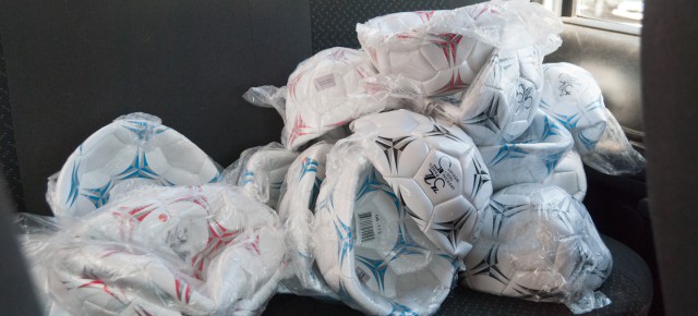 200 Soccer Balls 200 Soccer Balls